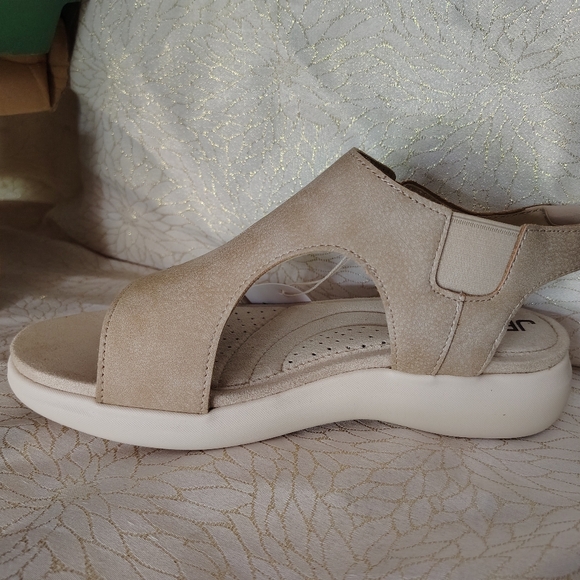 JBU SHOES - Picture 4 of 7